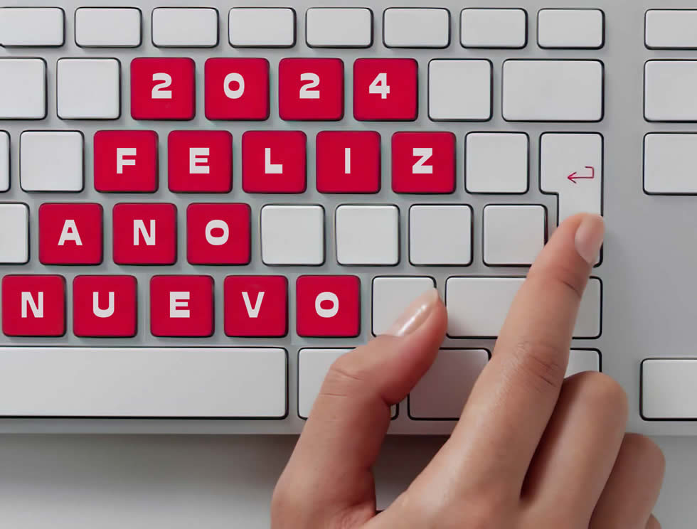 Imagen de un teclado de computadora con teclas rojas y texto 2025 feliz año nuevo para ti